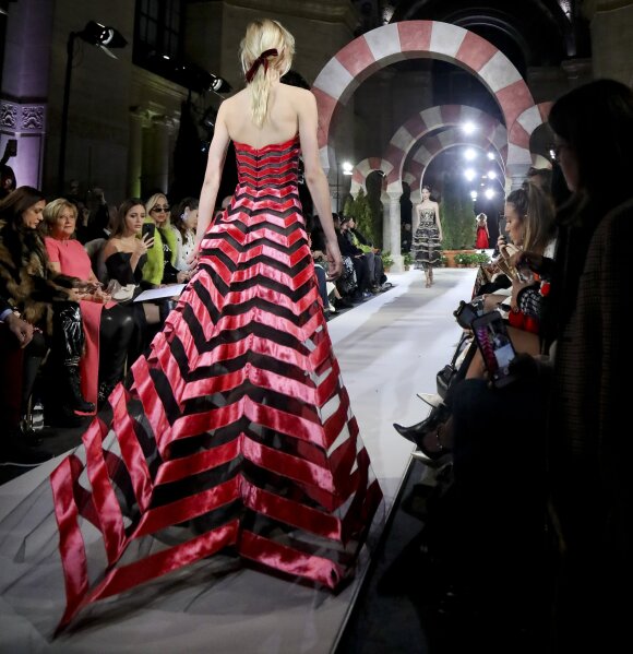 Oscar de la renta evening shop gowns 2019